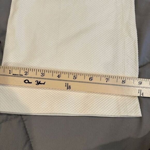 Escada Textured Ivory White Cropped Pants Flat Front Side Zip Split Hem Size 10 - Picture 11 of 13